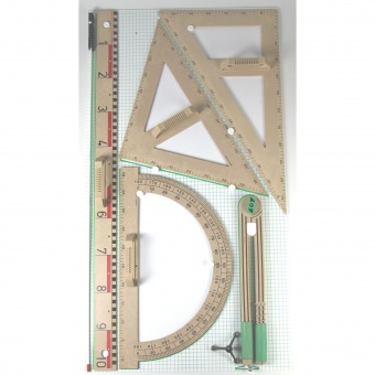 Gerätetafel-Satz mit Dezimeterlineal, Zirkel, Winkelmesser, 2 Dreiecke 60 cm Gerätetafel-Satz mit Dezimeterlineal, Zirkel, Winkelmesser, 2 Dreiecke 60 cm